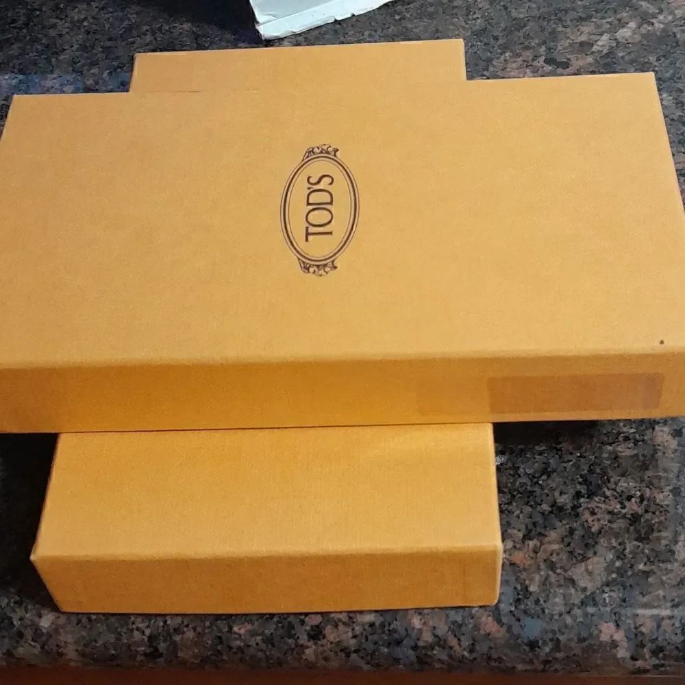 5 Tod's Boxes... 1 is "as is" - Picture 5 of 8